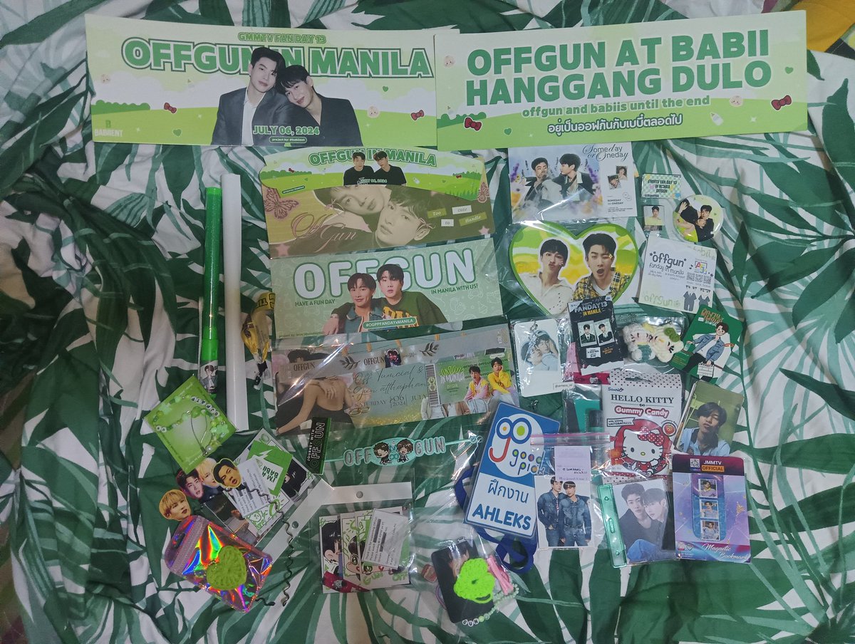 luvekhaiii's tweet photo. Thankyou po sa lahat ng naka trade ko and nagbigay ng freebies, hope to see you again soon guys! 💚
#OGxFANDAY13inManila 
#OGPPFANDAYxMANILA 
#GMMTVFANDAY13 https://t.co/D5Kyn2UcKV