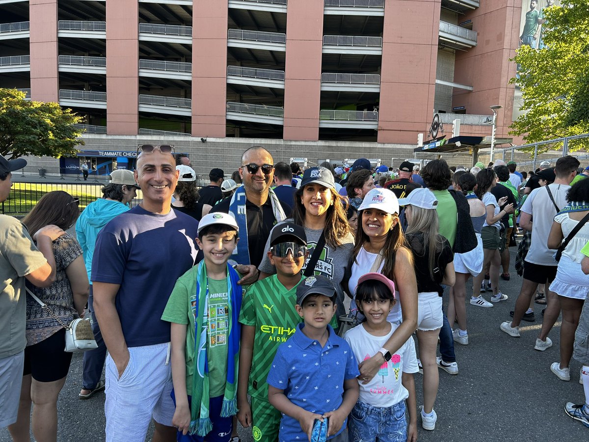 gauharj's tweet photo. #soundermatchday https://t.co/UfkYllWZHZ