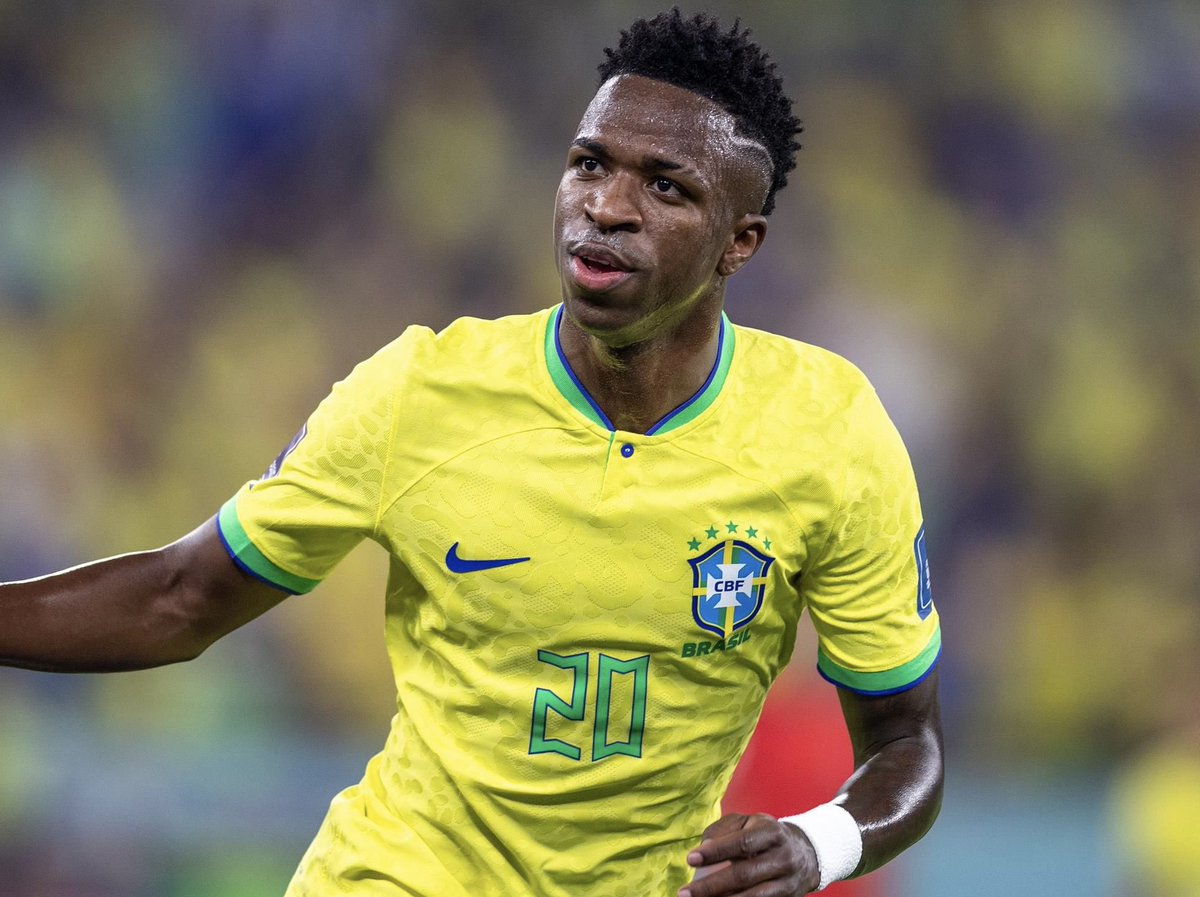 FCB_nenn's tweet photo. Vinicius en esta Copa América 2024:

- Hablan mal de él Ronaldinho y Ronaldo
- No mete gol ni a Costa Rica ni Colombia 
- Agrede a rivales y se pierde los cuartos
- Lo eliminan con menos goles que Rondon
- 7/22 regates completados 

El nuevo balon de oro viene fuerte🔥🥶 https://t.co/JqKM6l5IMs