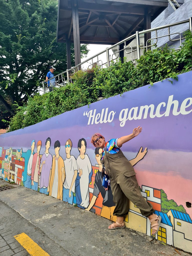 journalin's tweet photo. BTS Mural, Gamcheon #BTSTrip
Patokan: Gamcheon Bakery
부산 사하구 감내2로 145
https://t.co/zeSUplzWGW
Desa berbukit2. Busnya ngepot, satu bus tepok tangan dan supirnya ketawa 🤣 Jalur cepat ke mural mendaki tangga. Bisa ke kafe yang didatengin Pak Jokowi, viewnya cakep! https://t.co/Q4AUEyQ7oG