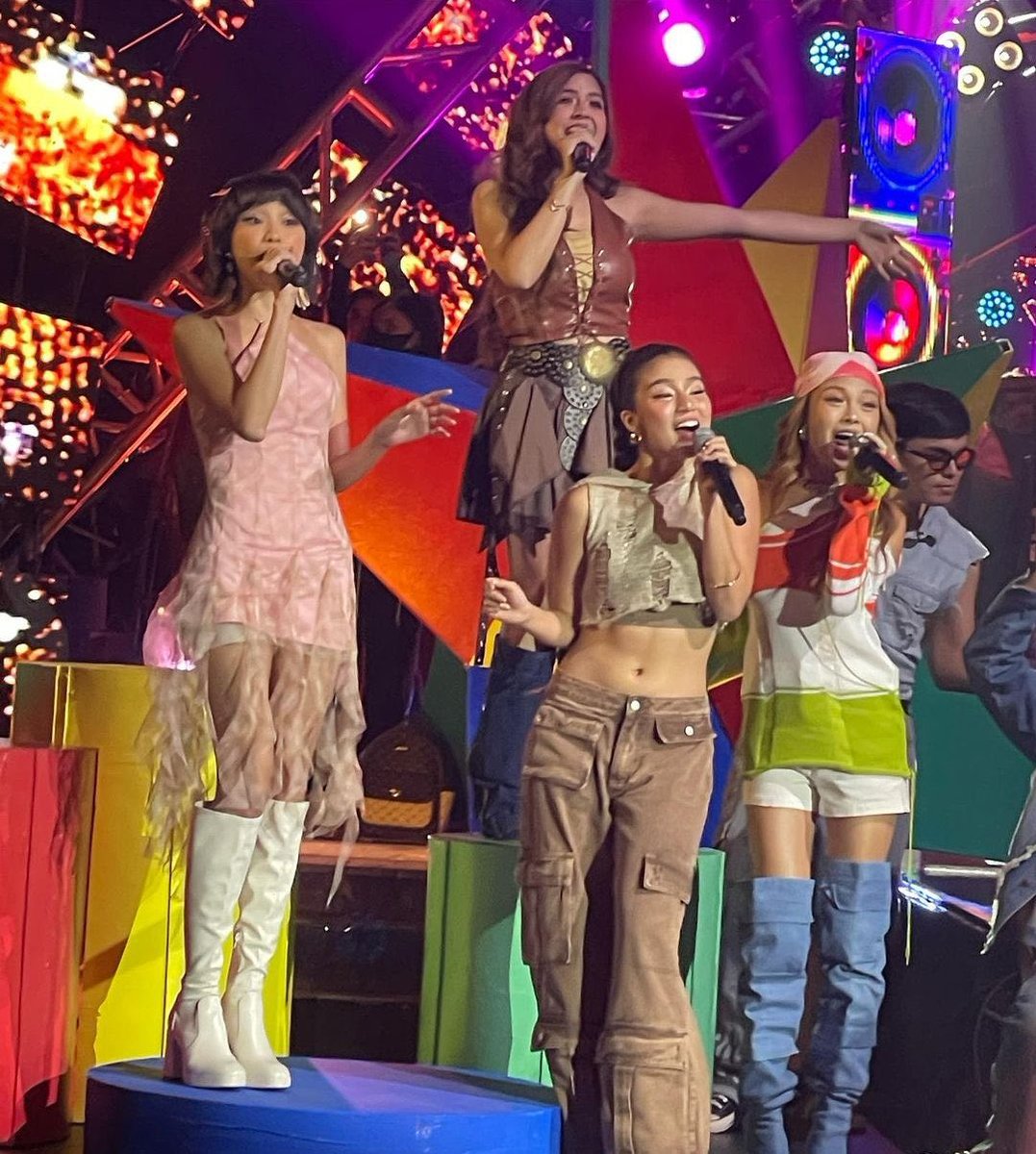 donbellesoftie's tweet photo. OMYGODDD WHATT?!?! THAT OUTFIT OMG QUEEN !!!! BELLE MARIANO ❤️‍🔥❤️‍🔥

BELLElieve ON ASAP

#BelleMariano @bellemariano02 https://t.co/GRuQXzWnWf
