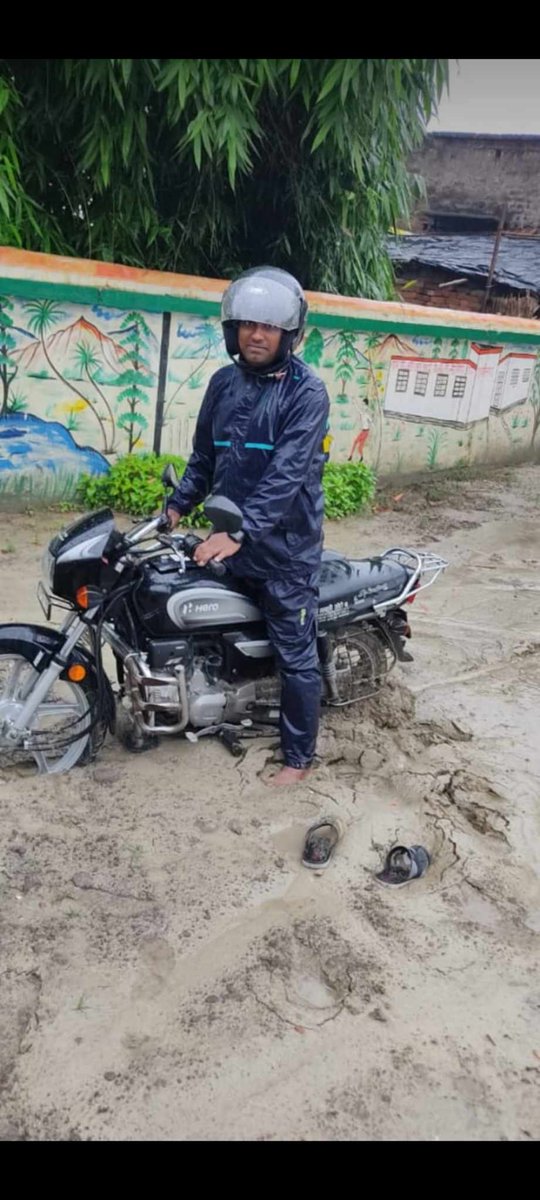 हम डिजिटल उपस्थिति के विरोध में नहीं व्यवस्था के विरोध में है कोई यह नहीं कह रहा कि हम उपस्थिति नही देंगे। हमारी मांग, क्या समस्याएं है, इन पर गौर कर समस्याओं के निस्तारण के पश्चात ही डिजिटल उपस्थिति को प्रभावी करना चाहिए।#boycottऑनलाइनहाज़िरी
#BasicEducation
<a href="/Aamitabh2/">Amitabh Agnihotri</a>