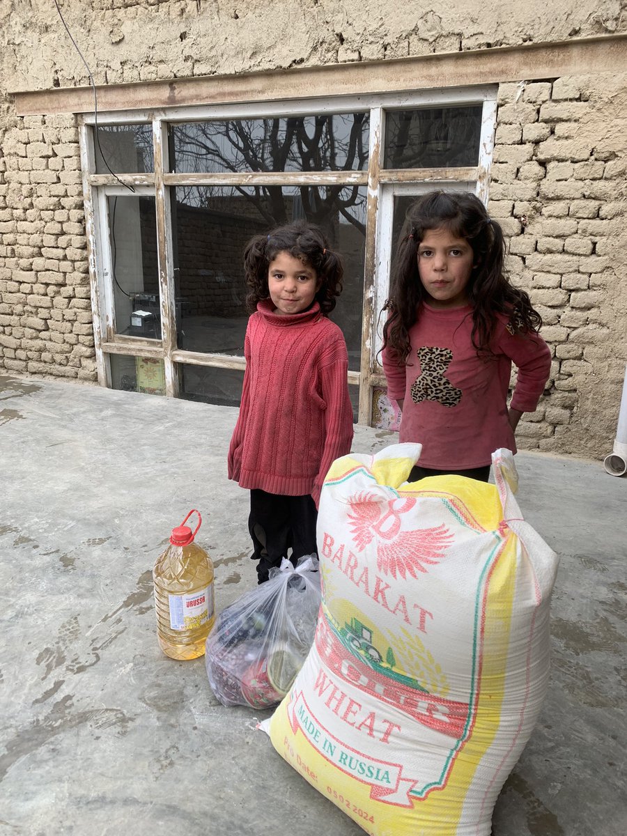 zamirfoundation's tweet photo. Grateful to our donors for their support! With your contributions, we're delivering food packages promptly to families in Kabul, ensuring no delay in reaching those in need. Your generosity is making a tangible difference in our community. Thank you! 🙏 #ZamirFoundation #Kabul https://t.co/nkYEACBiE0