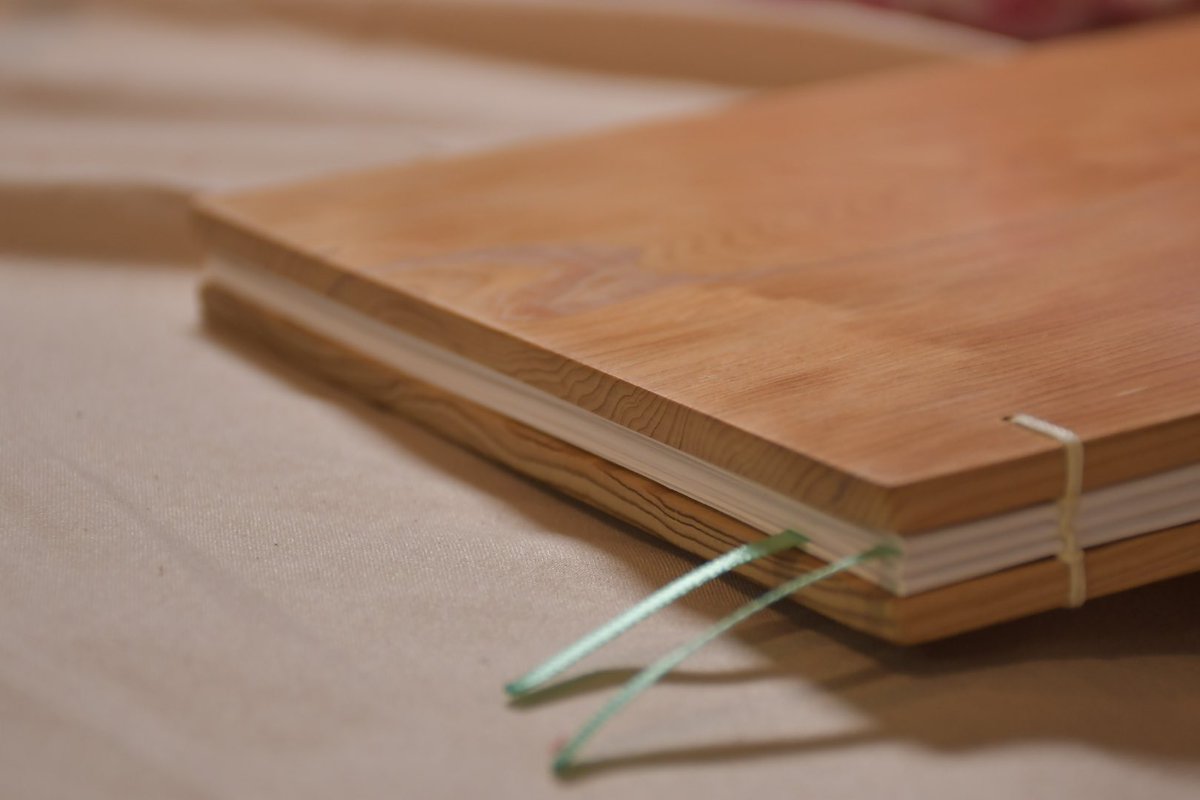 台灣檜木封面，超級香✨
#手製本 #台灣檜木 #檜木 #hinoki #ヒノキ