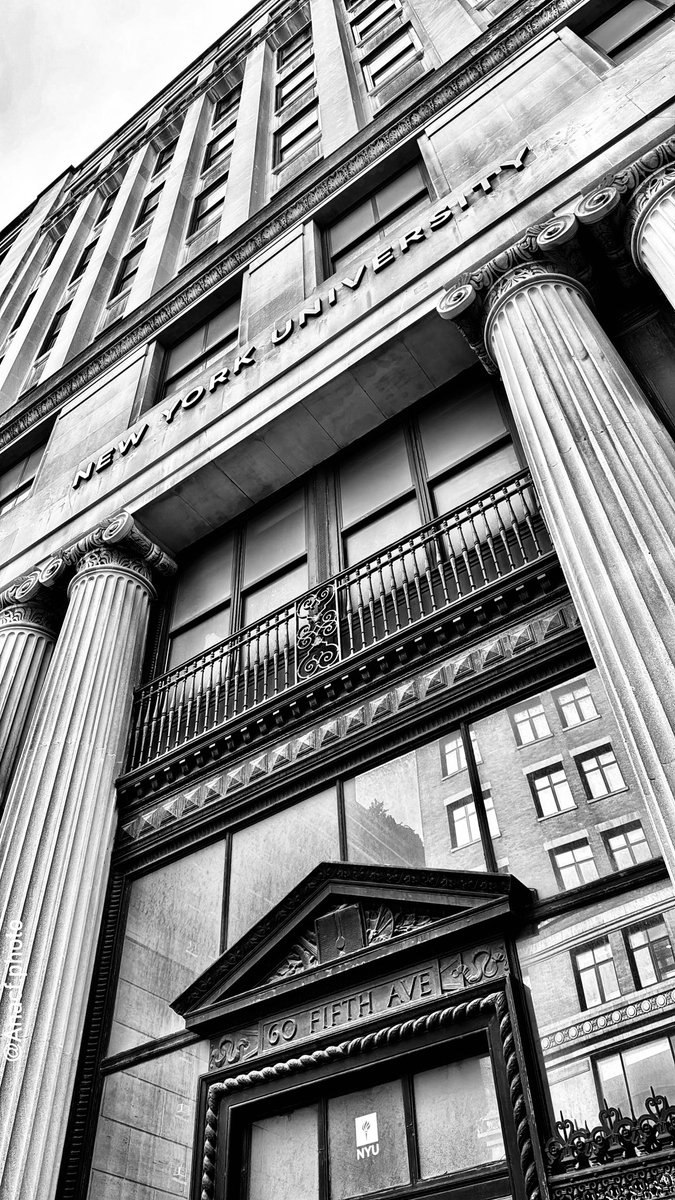 AnacfPhoto's tweet photo. Built in 1925, the old Forbes Building at 60-62 Fifth Avenue was designed by Carrère and Hastings, a firm whose best-known building is undoubtedly the New York Public Library.

#bwphoto #bnwphotography #blackandwhitephotography #blackandwhitephoto #urbanphotography #architecture https://t.co/1ZjxGcjYi3