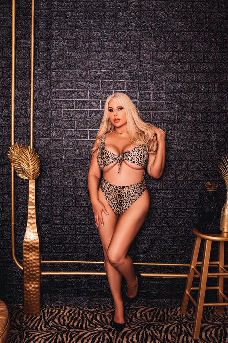 Coming to Chicago 7/10-13 with my hottie friend🔥 @JayleneRio1 ! Can you handle us? Email Therealkarenfisher@protonmail<a href="/tag/realloyalfans"class="tags"><span>#realloyalfans</span></a>