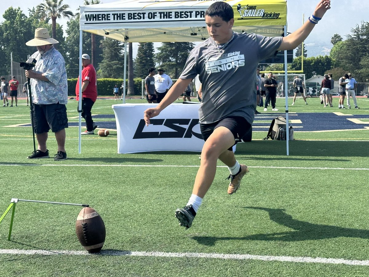 matt_dakicker's tweet photo. Had a great first day in LA today. Ready for day 2 tomorrow! #risingseniors @WPlainsFB @RecruitTheWest @Chris_Sailer @CSKRECRUITING @FBCoachCummings https://t.co/kIkgi1Y62f