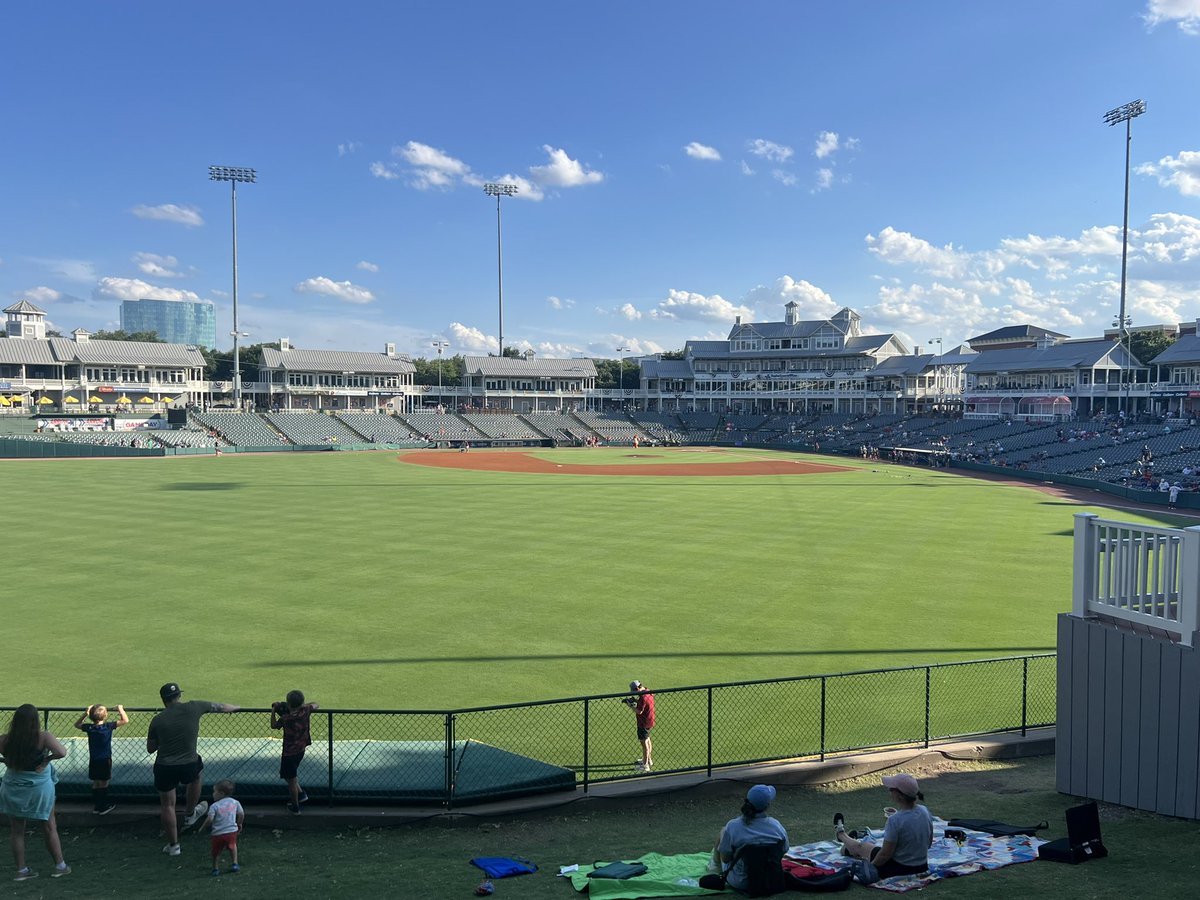 BenLampron's tweet photo. Coming to you live from Riders Park in Frisco, Texas for tonight’s Texas League game between the visiting Arkansas Travelers and the homestanding Frisco @RidersBaseball.  Pro baseball park #174 for me.  It is, in a word, hot!    Very New England feeling park with the porches! https://t.co/Z525vGf5eE