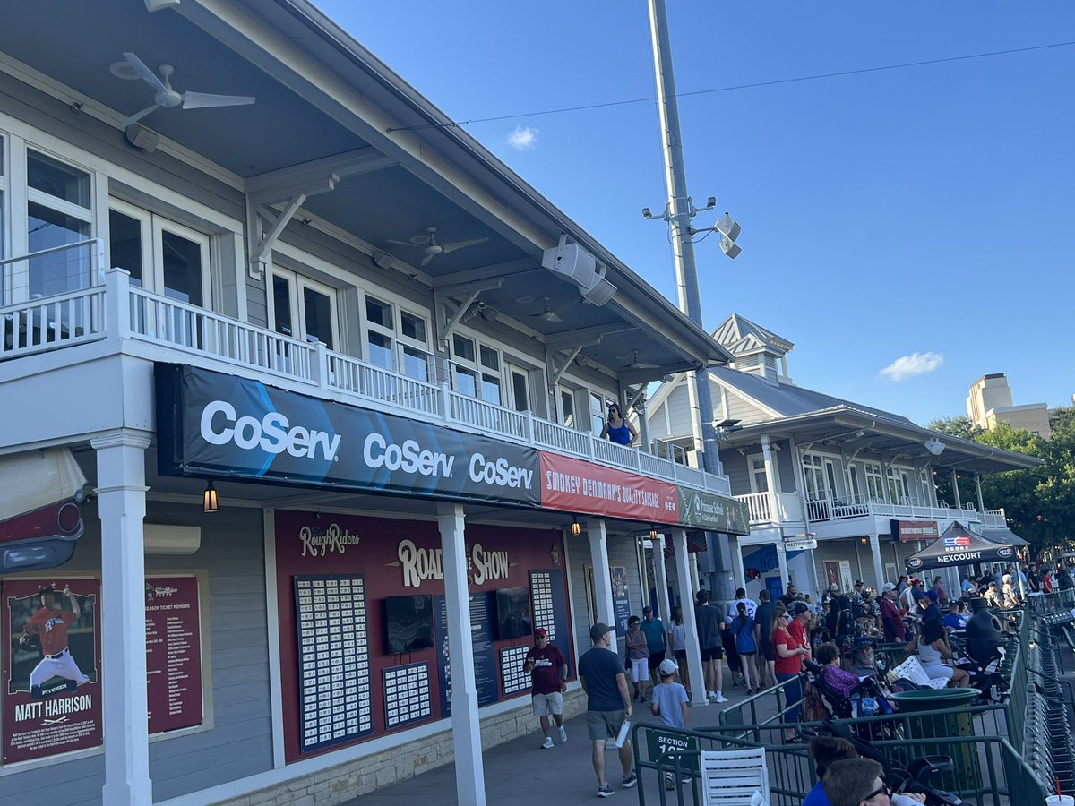 BenLampron's tweet photo. Coming to you live from Riders Park in Frisco, Texas for tonight’s Texas League game between the visiting Arkansas Travelers and the homestanding Frisco @RidersBaseball.  Pro baseball park #174 for me.  It is, in a word, hot!    Very New England feeling park with the porches! https://t.co/Z525vGf5eE