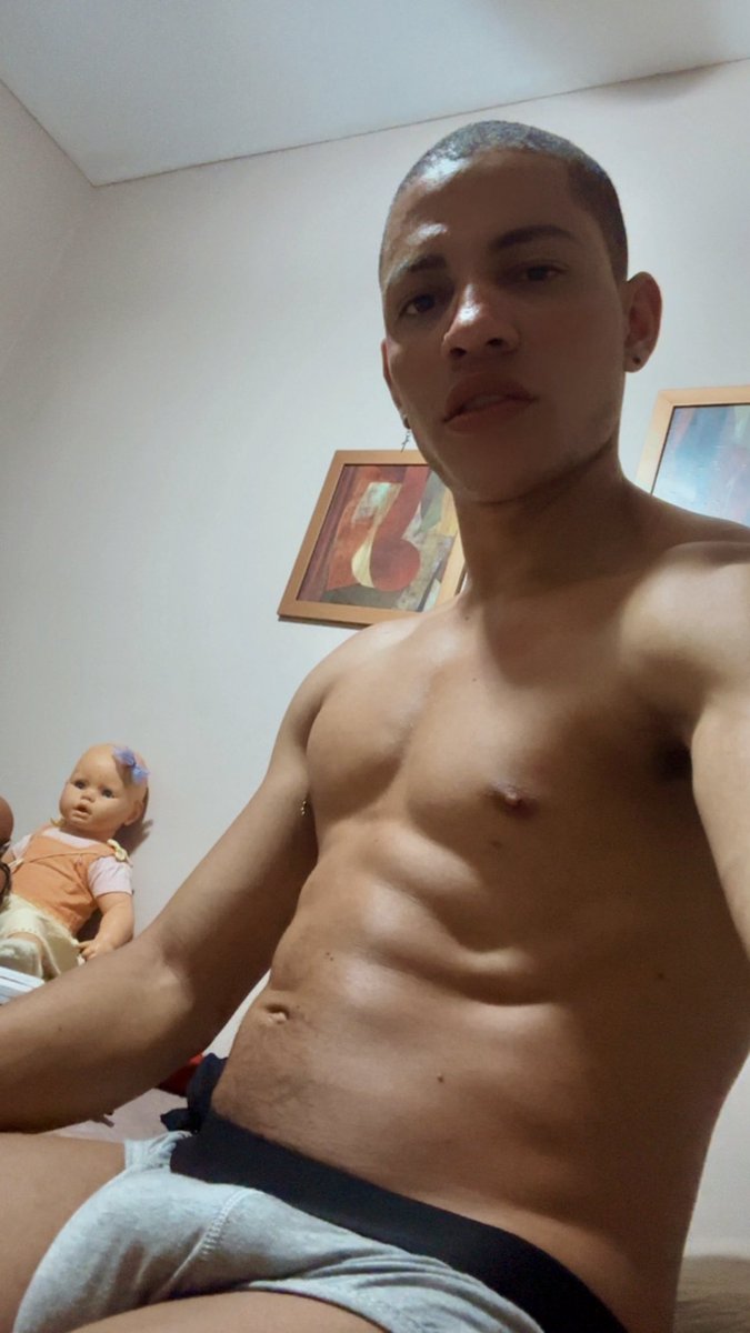biscoitobarioca's tweet photo. E de cueca tu se garante ? 🤭😂 https://t.co/ElY90erwC5