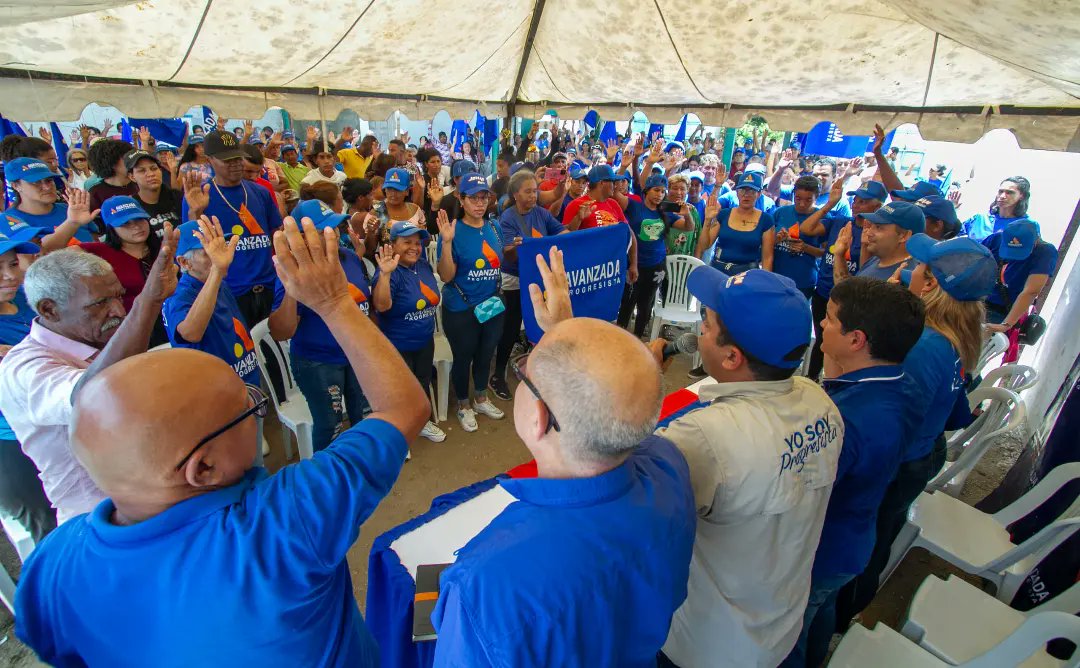 johanyanez85's tweet photo. Desde la cruz de la misión en los cocos #Mariño nos reunimos con nuestras estructuras electorales para enviar un claro mensaje rumbo al 28 de Julio, ese día con el VOTO vamos a conquistar la victoria electoral para llevar a nuestro País hacia el Progreso!!
#EcarriPresidente https://t.co/QOugaTvXEh