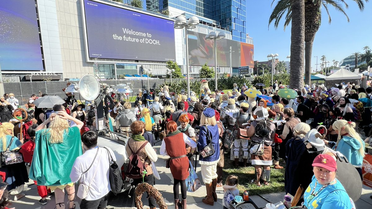 yenpress's tweet photo. An absolutely massive crowd of #DeliciousinDungeon cosplayers have gathered! 🤯

Look at all these wonderful cosplays! https://t.co/KyRAkSWUCb