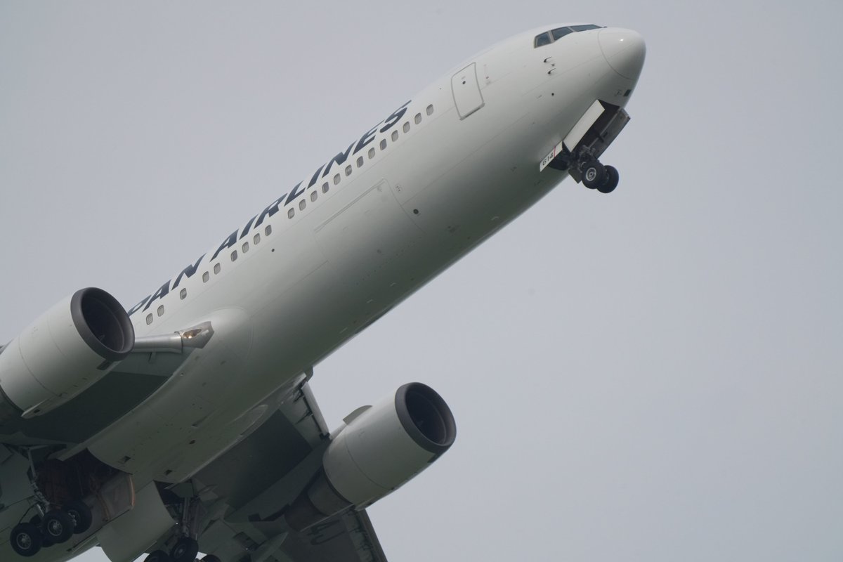 junchan1200's tweet photo. 昨日の数少ない都心ルート運用時の離陸😀
JL323 福岡行き
B767-300ER
JA614J
羽田周辺の雷雨の影響で福岡からの折り返し(JL326)と
その後の伊丹行き(JL103)は大幅に遅延していました😵💫
#羽田空港 #HND #RJTT #JAL #B767 #JA614J #空活 #カメラ #カメラ初心者 #ソニー #sonya7 #福岡 #FUK #JL323 https://t.co/UntCatXx9j