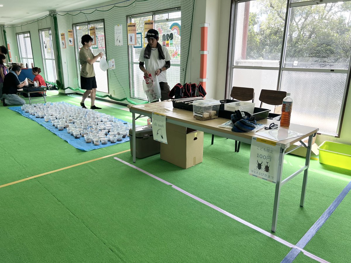 hymt1975's tweet photo. ✨カブト・クワガタふれあい祭✨
　　　　　in鹿児島‼️
設営完了😁
もう間も無く始まります‼️
ご来場お待ちしております😆
#キッズサポートリアン
#鹿児島県鹿児島市小松原1丁目19-9
#双葉ビル https://t.co/OocOSIdwnj