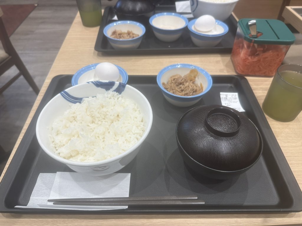 UberSideB's tweet photo. 松屋290円朝食ご飯特盛無料にて整う
気温37度とか微熱かて🤮 https://t.co/d8lWlRsIHd