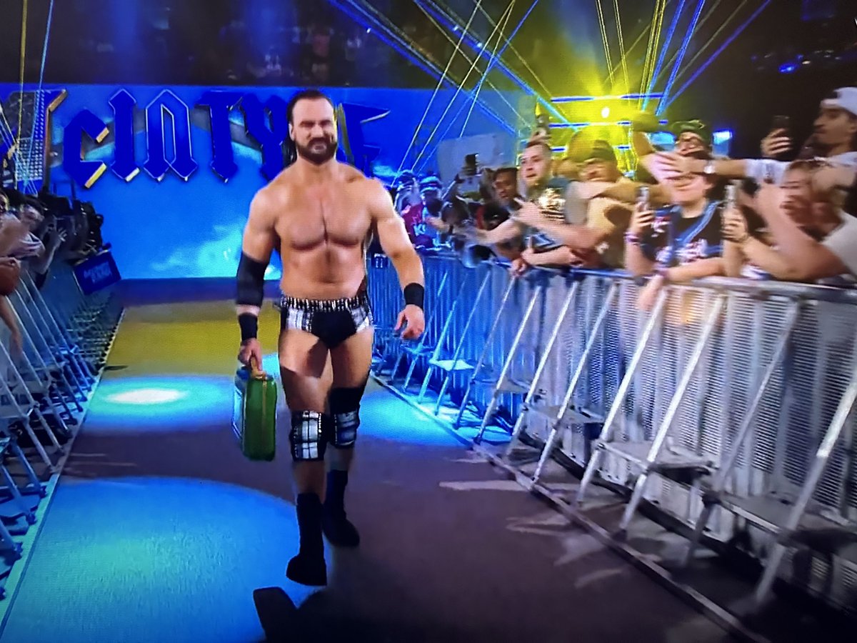 NuJoker89's tweet photo. Well……the cash in was……..unsuccessful 🤣🤣🤣🤣 #MITB #CMpunk #DrewMcIntyre #LoadingSnacks https://t.co/QV45NrUP87