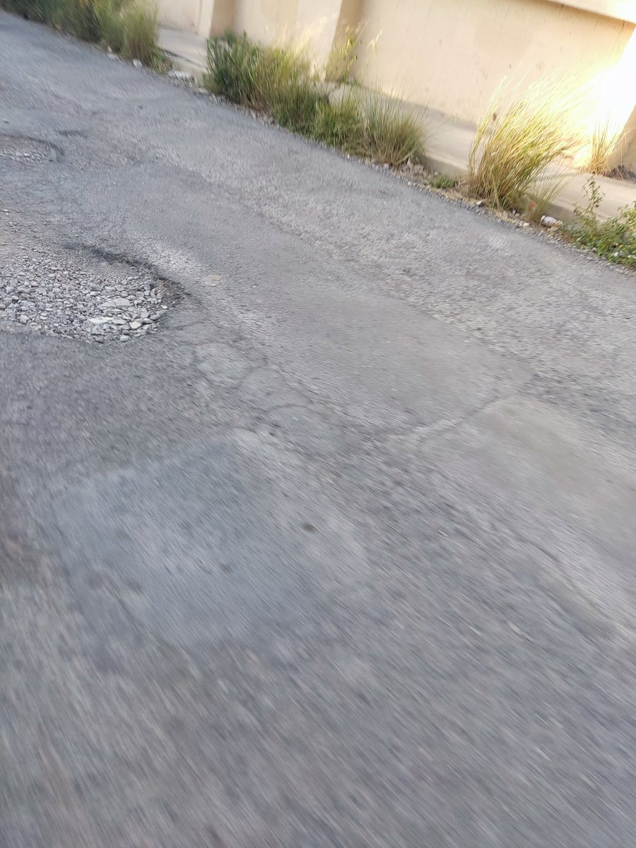 ozdile's tweet photo. @CICsal calle lomas de Lourdes a un costado del parque solidaridad calle llena de baches a ya más de 3 meses y nadie reparando, espero su atención https://t.co/A9ifGsyGOo