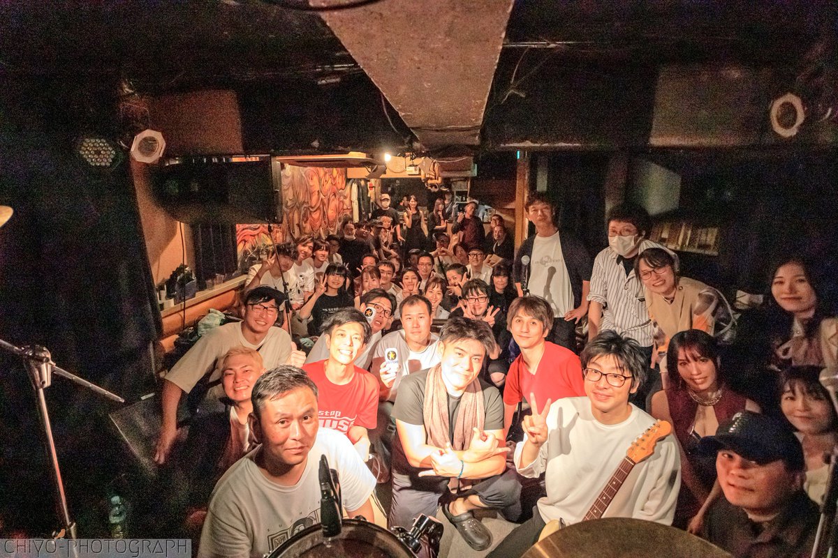 俺達の花博'24
　@扇町PARADISE

皆様、昨日はお疲れ様でした。
昔の同志や、仲間が別々の人生を歩み、
そしてまた、その線が交わる瞬間に居合わせたことを嬉しく思います。
みんな最高でした！
とりあえず集合写真です！
#busstopmouse
#バスストップマウス