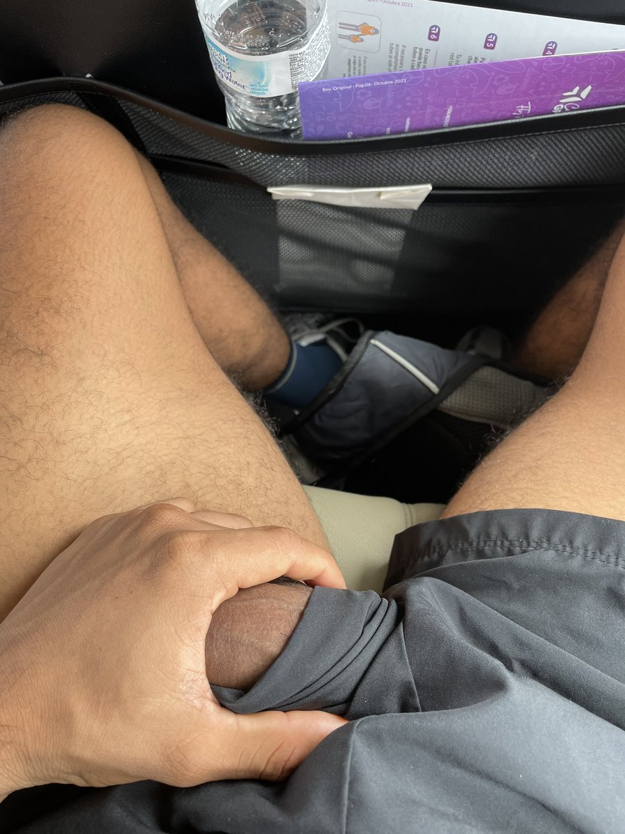 jdanug13's tweet photo. Se venía ahogando en el avión! https://t.co/W9sIQFuvli