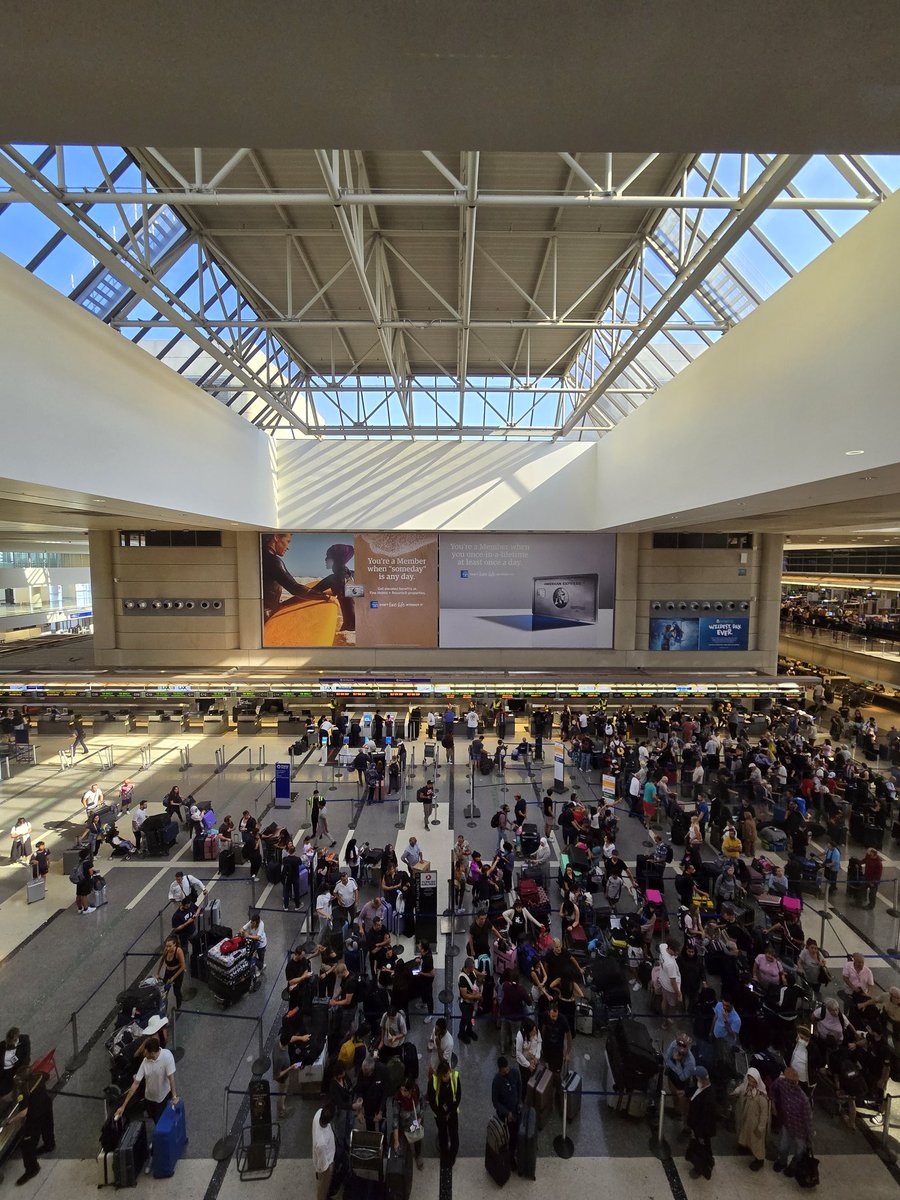 Beenerm's tweet photo. Busy travel day at @flyLAXairport! Another adventure begins, along with some of the digital art that can be found around the airport. #TravelSmart https://t.co/uOo83tiDb4