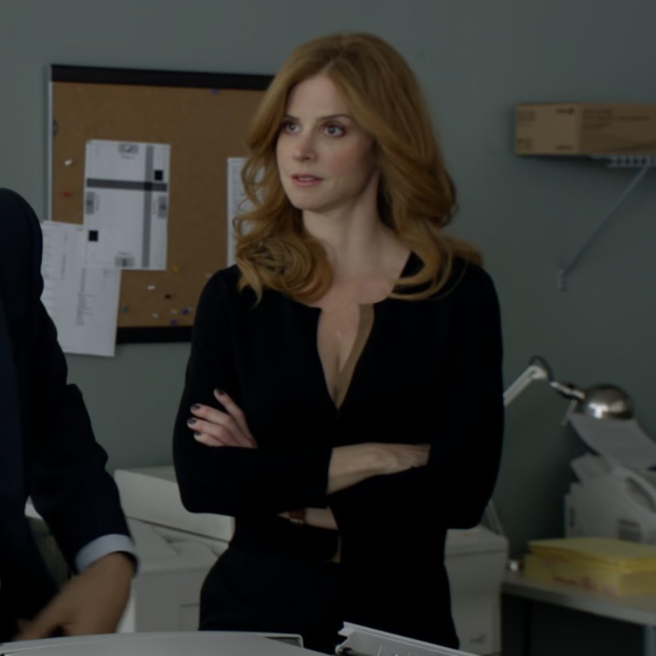 thedarvey's tweet photo. harvey and donna in season 1, that’s all https://t.co/Na8OhzYg7W