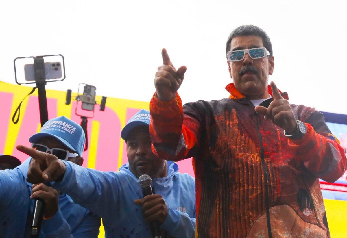 delcyrodriguezv's tweet photo. Con mucha alegría y compromiso, asumo la tarea encomendada por el Pdte. @NicolasMaduro de ser la madrina de mi querido estado Lara. Unid@s, seguiremos trabajando para garantizar el bienestar y felicidad social del pueblo en cada rincón de la Patria. https://t.co/jjzXSVOoeq