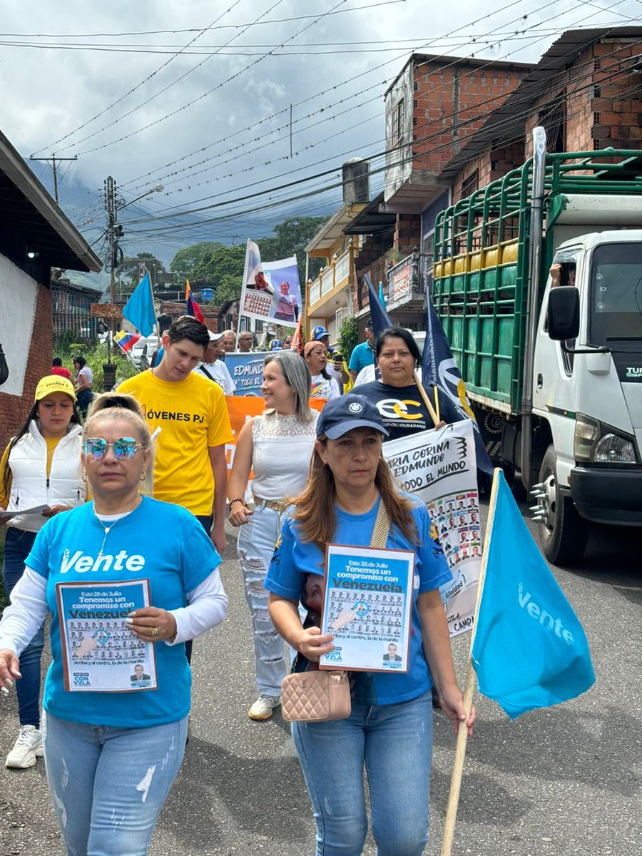 PJTachira's tweet photo. Con jornadas de contacto directo en El Junco, Mpio. Cárdenas y el casco central de San Juan de Colón, Mpio. Ayacucho, seguimos motivando a los tachirenses a salir a votar este #28julio por @EdmundoGU 

Nuestro compromiso es con Venezuela!

@Pr1meroJusticia
@unidadvenezuela https://t.co/3WXrqoXzgB