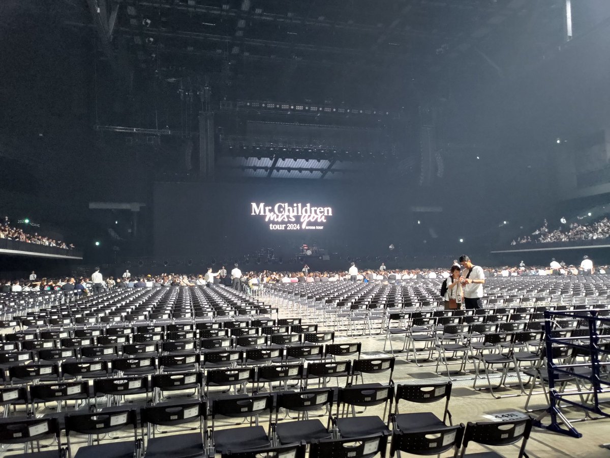 hatitto's tweet photo. #ミスチル
#MrChildren
#ららアリーナ東京ベイ
#こけら落とし公演
全然知らずにチケット取ってた、こけら落とし公演。最高でした。アリーナの中央正面でかなり舞台に近く、高身長のお兄さんの隙間からでしたが。ずっと肉眼でメンバー全員を観ることが出来ました。もちろん新曲たちも。I miss you too. https://t.co/sSrxzVGDWu