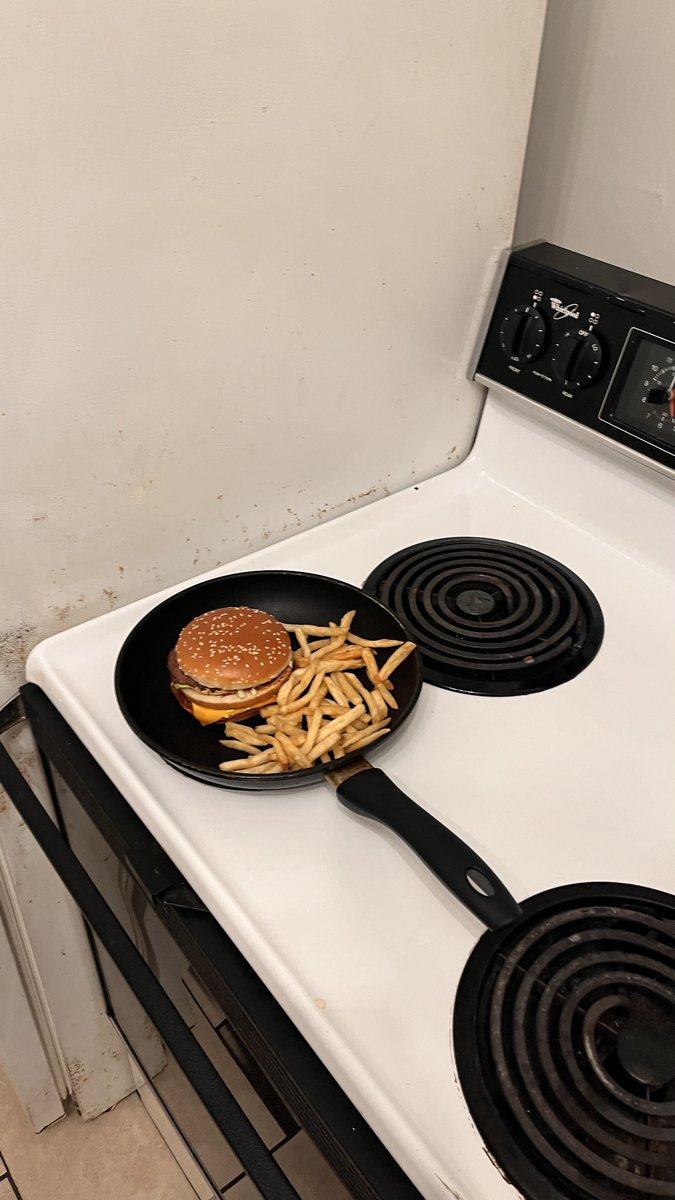 eggsheeranbitch's tweet photo. Don’t have a microwave rn so I had to get creative https://t.co/V8MihvNfPu