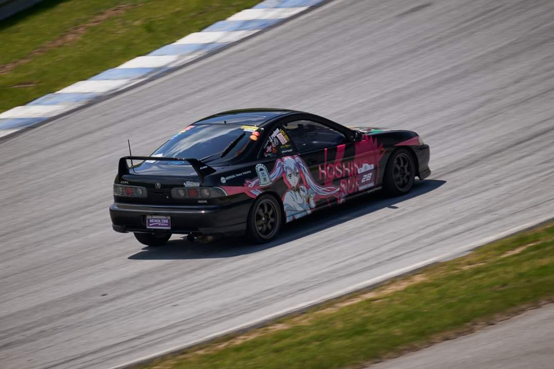 leeleelkslks's tweet photo. 아엔 에게서 도망 가는중!
GR86을 따라가 보는중!
열심히 달리는중!
#ACURA
#HONDA
#INTEGRA
#DC2
#GS_R
#itasha
#넥센타이어스피드웨이모터페스티벌since2006
#넥센타이어
#스피드웨이
#모터스포츠
#페스티벨 https://t.co/1CqE49NCQS