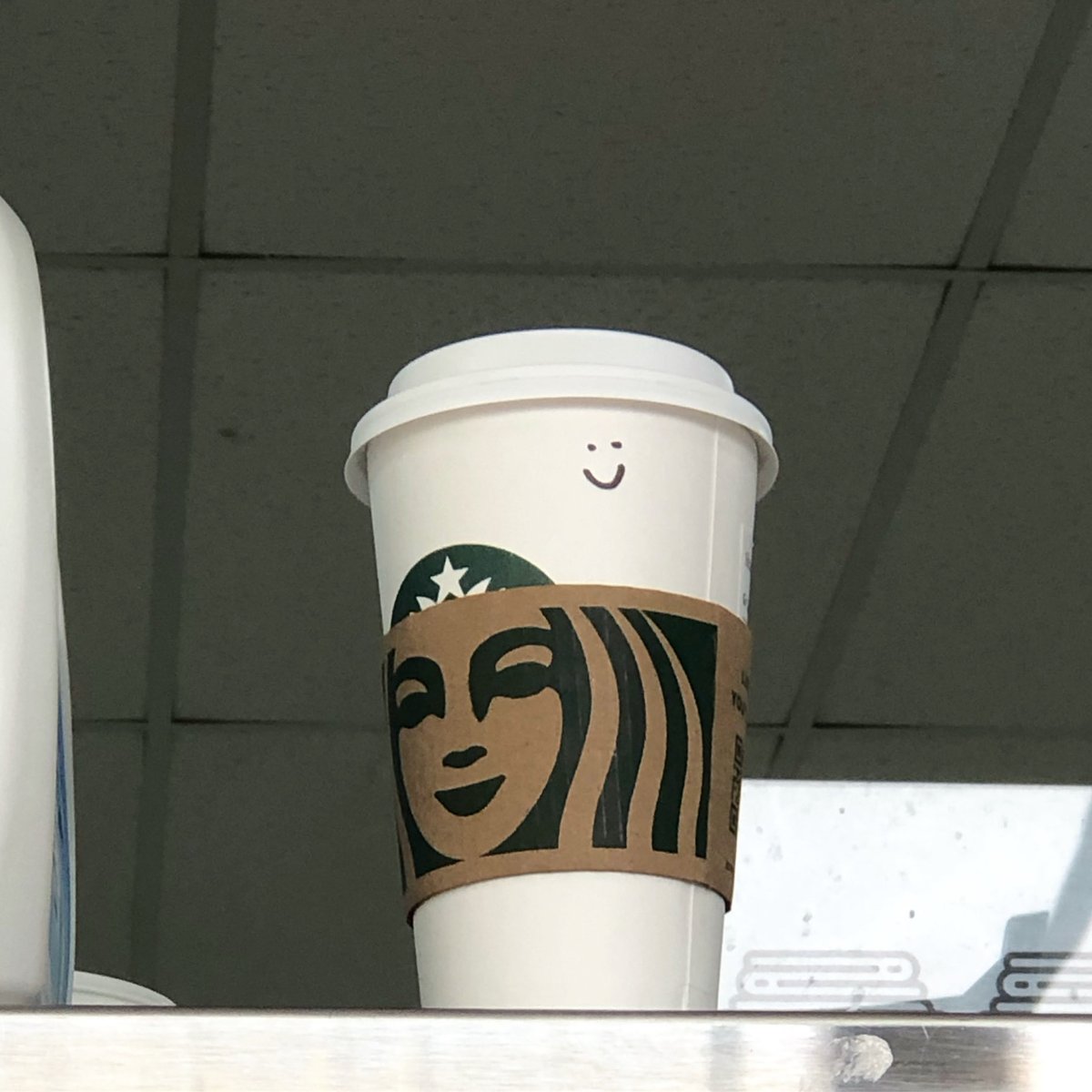 snnann_b's tweet photo. happy coffee ☕️🙂💚 https://t.co/Ra6q7dDNYz