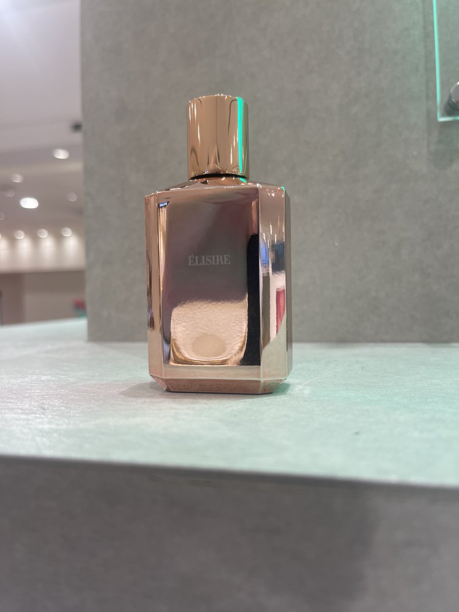 Elisire｜エロス 唯一無二の宝石の様な花びらを表現。 一振りで皆を