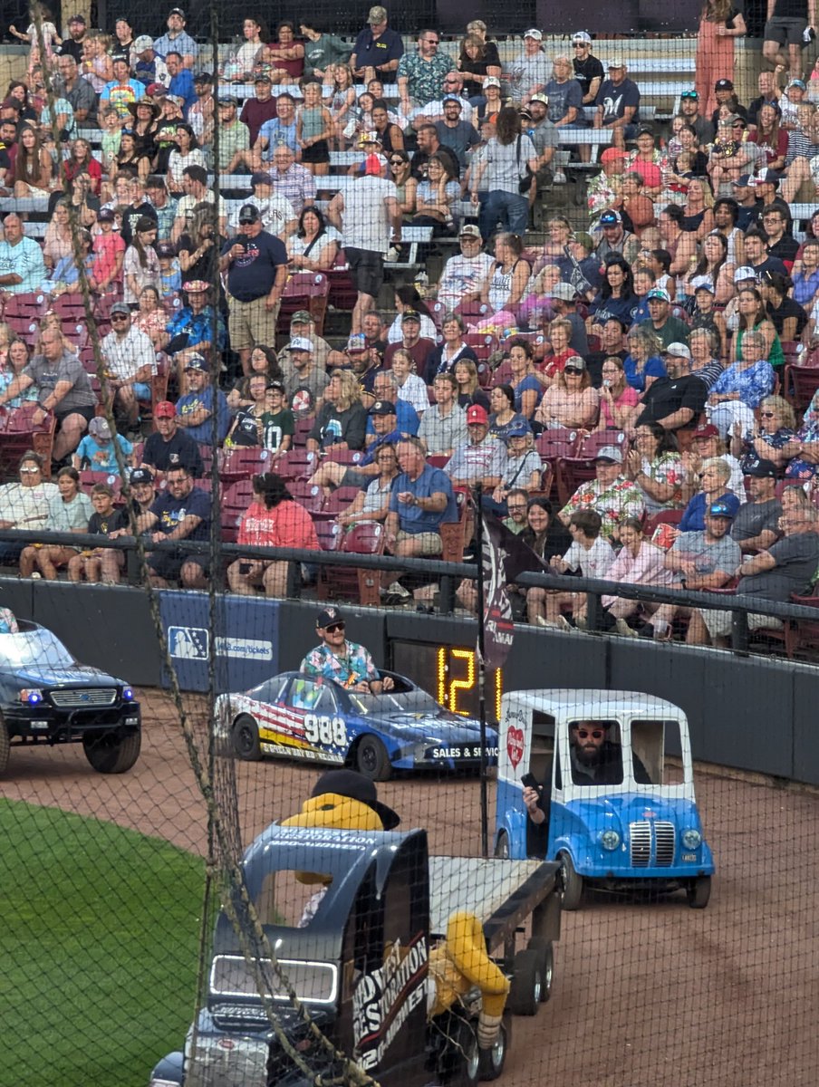 Mel Buellesbach tweet media