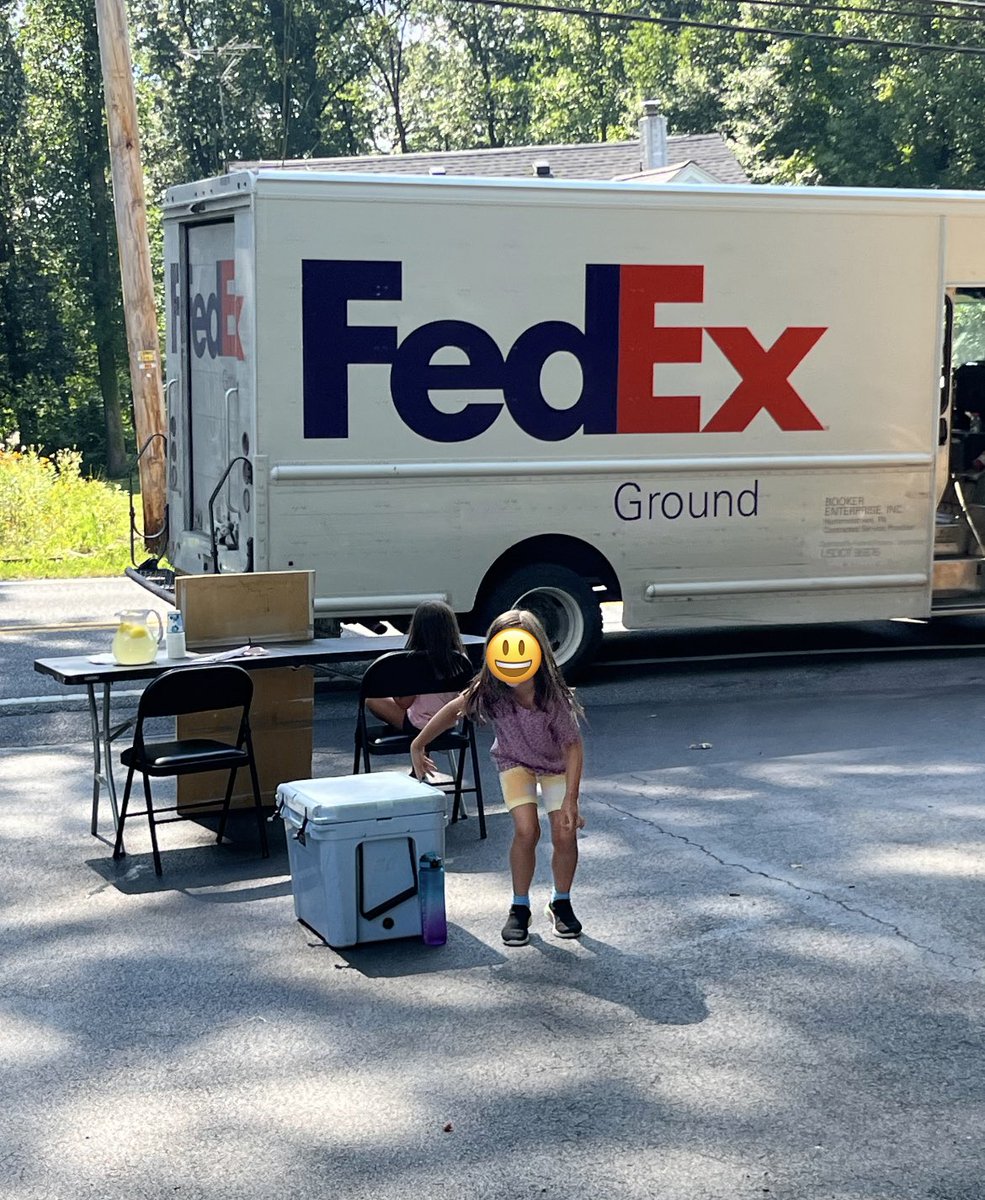 GreatDane717's tweet photo. Big thanks to @FedEx for being the girls first customer at their lemonade stand. 

Driver was awesome and said he used to sell lemonade back in his day. https://t.co/oNNSNp91qo