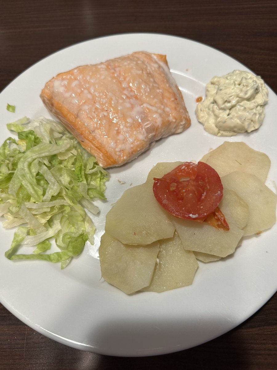 lemoingemmanuel's tweet photo. fresh salmon with tartar sauce from Santa Monica by @MoingMarin92070 https://t.co/IBQ7OrVwFk