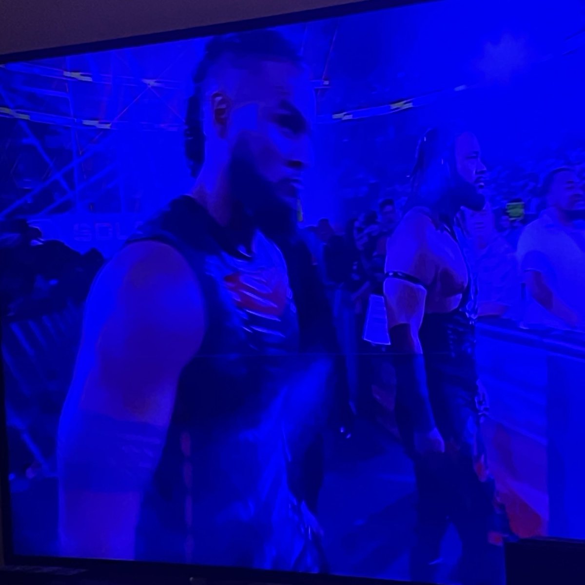 reignsxi's tweet photo. TAMA TONGA!!! YIPPEEEEE #MITB #MYRIGHTHANDMAN https://t.co/XMVspgSrxd
