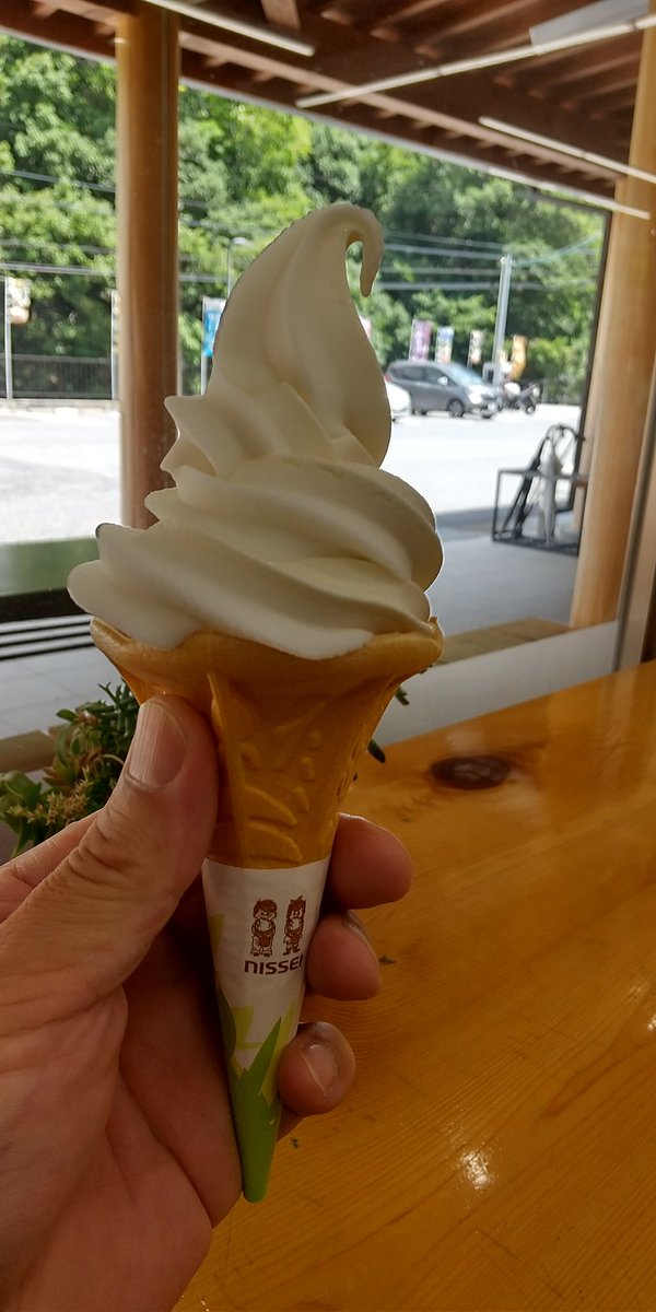 kameraken's tweet photo. 暑くて たまらん😭
隣村まで ちょい走りで  ゆずソフト 堪能中
#ソロツー #バイク #CB1300 #夏 #熱中症予防 https://t.co/CGzhVJ5Gnk