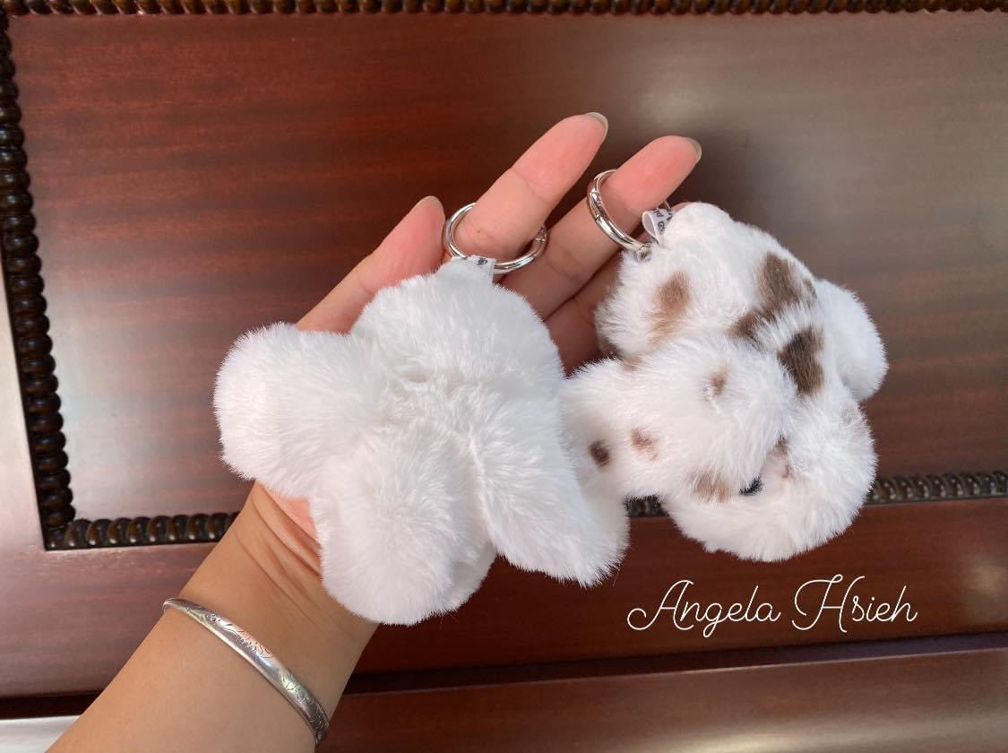 plushguineapigs's tweet photo. Mini lop Keychain 🐰
~ Ready to deliver to Ellerslie 🇳🇿
** Make to order available in different colours
#handmadebyangelahsieh
#nzmade #handmade #keychaincustom #giftidea #plush #gift #minilopbunny https://t.co/wvbzWSQlgE