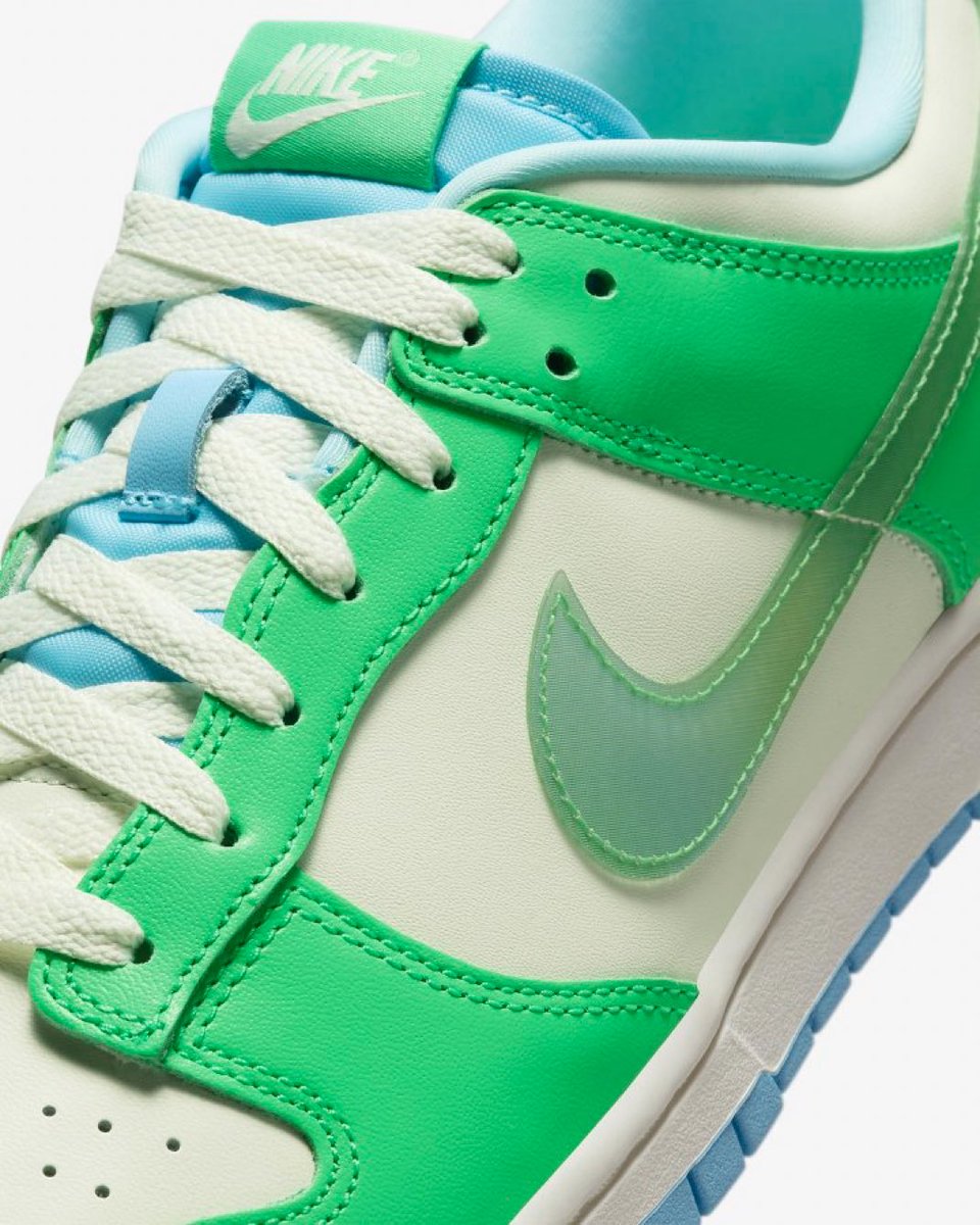 SNKR_TWITR tweet media