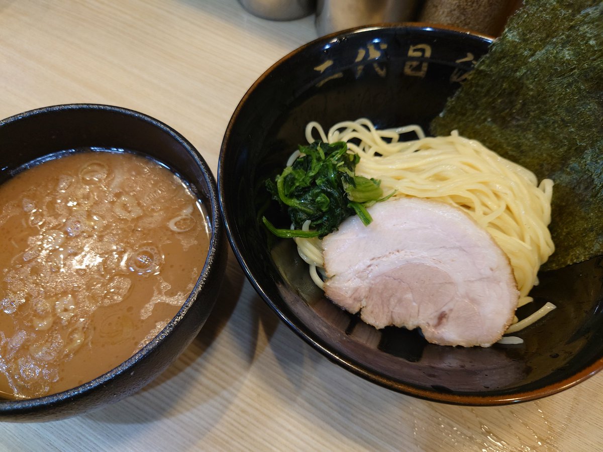 暑いので！！
本日17時まで限定！！！！

『つけらーめん』

やります！！！
お好みのラーメン＋現金100円でお気軽にお申し付け下さい！

店内締切クーラーガンガンでお待ちしております！

#家系ラーメン　#ラーメン　#ランチ　#熱中症お気を付けて