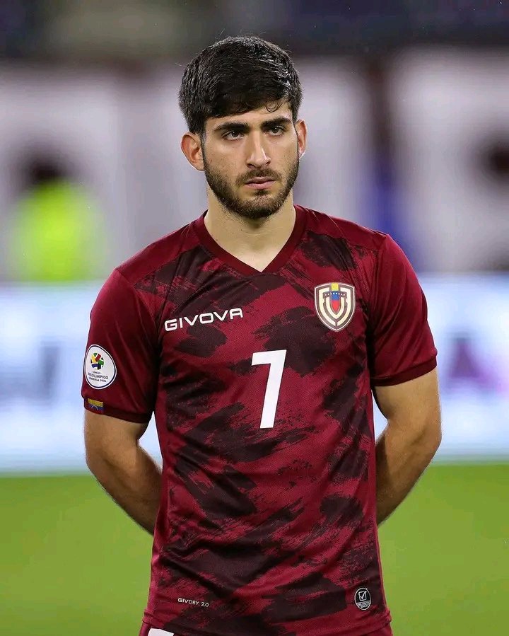 Esos que critican a Matías Lacava nunca han visto fútbol 
Solo porque es hijo del gobernador ya lo andan criticando, esa gente seguro ni vió el preolímpico dónde Lacava fue de los más destacados 
No mezclen el fútbol con la política malditos ciegos