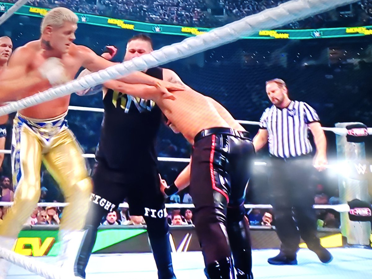 Deep3Reviews's tweet photo. @Troydan I didn't know you were a ref at money in the bank https://t.co/m67yGyHRQ2