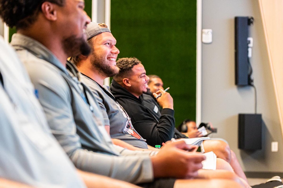64AMDG's tweet photo. Best part of The Center Summit had nothing to do with football. The time invested into Emotional IQ and Awareness will set the stage for their future development as athletes and MEN. @rimingtontrophy @MorganStanley #BeMoreThanFootball #SnapUp https://t.co/rfqVtSDexO