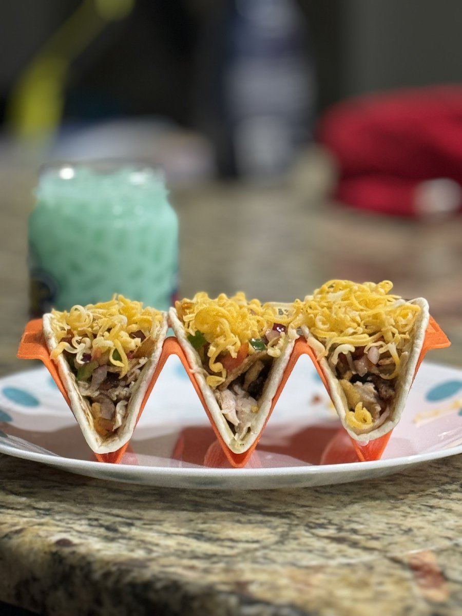 fancy_reba_tots's tweet photo. Sorry, couldn’t wait for everyone to arrive. I went ahead and enjoyed my beer can chicken tacos and Tropical Trish. Thanks for the dinner inspo #Reba. #NotThatFancy https://t.co/CneVmzoiqW
