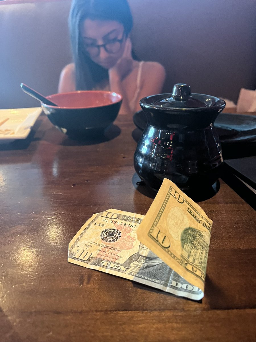 logan25688's tweet photo. This mf said “Mexico touches Africa” than bet me $10 on it 😭😭😭 #toofree https://t.co/QtCBFJxpJY