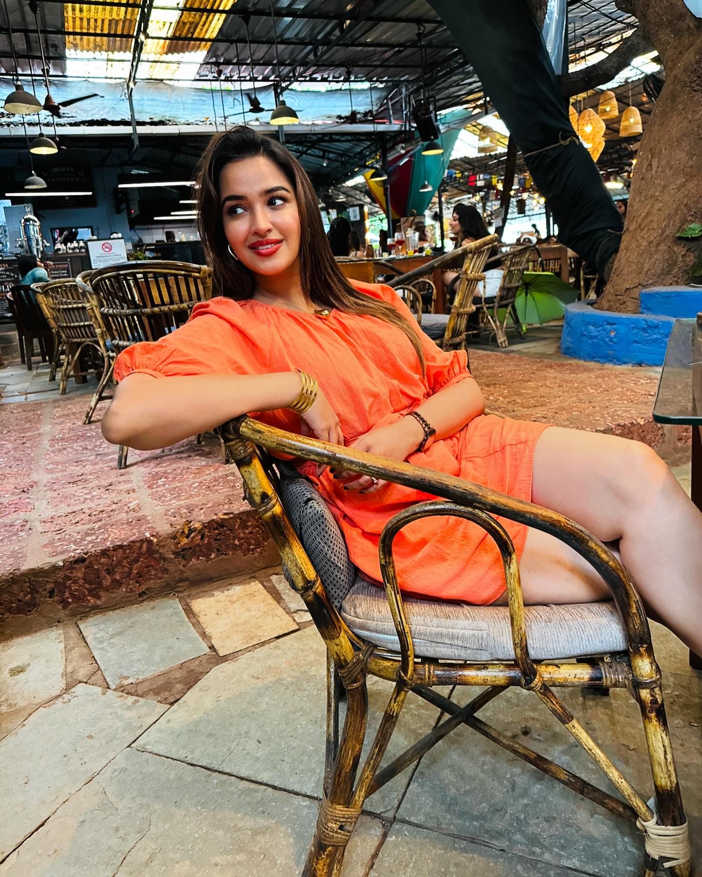 GR2YIr6acAAKivd?format=jpg&name=large