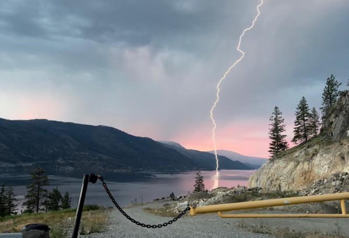 klassen_kevin's tweet photo. BC is preparing for the mercury to soar into the high 30s and low 40s(104F). Environment Canada has issued heat warnings for over two dozen regions. Of the 90 wildfires burning in BC, 73% ignited by lightning, and 20 are out of control.
#BCHeatwave #WildfireWatch #ClimateCrisis https://t.co/h7vPSI0hQf