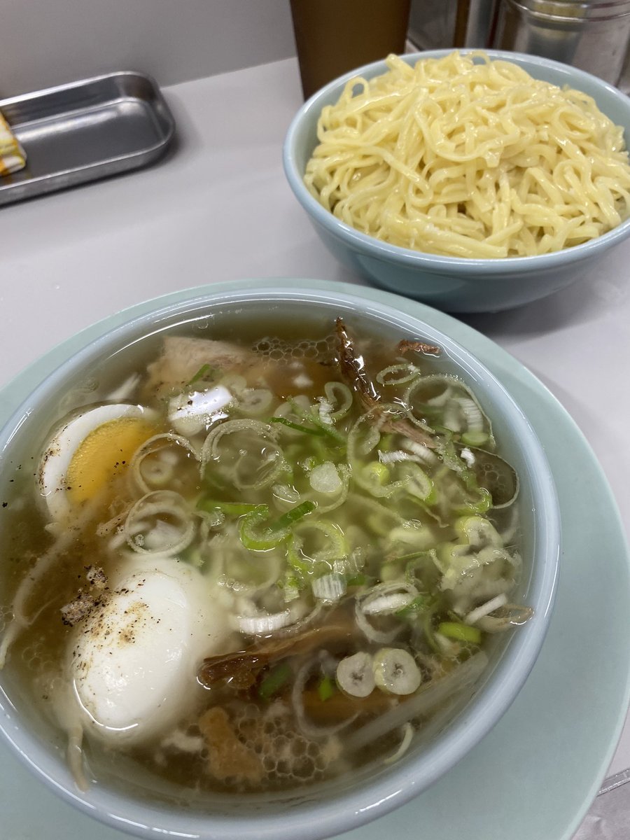 dosukoipudding's tweet photo. 邦ちゃんラーメン@中野
もり中華 中

ちゃん系神奈川県上陸記念に久訪🍜
脂キラキラ旨しょっぱスープにちゅるちゅるの平打ち麺が絡んでうめぇー‼️
豚いっぱいがなんと言っても多幸感🐷

雷ものすごすぎて味集中できなかったのが悔やまれる⚡️
川崎行こ！三┏( ^o^)┛ https://t.co/lMPhtfx5PX