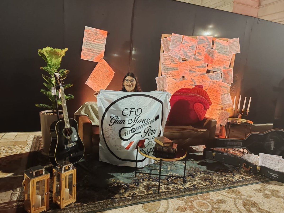 0xbarbozza's tweet photo. Celebramos nuestro #9añosCFOGM con mucha intensas y amor 😻 

@CFOGianMarcoPe 
@gianmarcomusica https://t.co/zqQuyCDAQ4