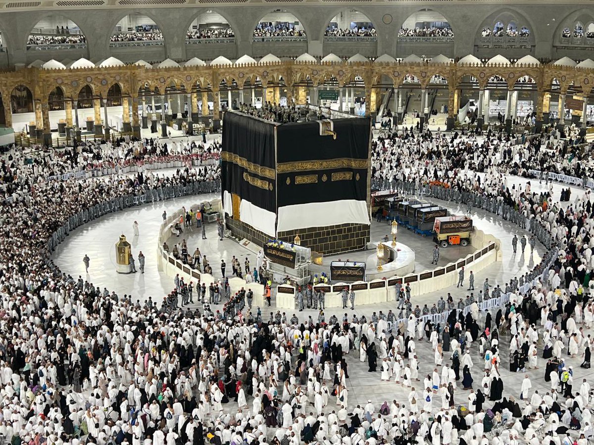 S_H_188's tweet photo. صورة اليوم ♥️
#كسوة_الكعبة_المشرفة https://t.co/LNoVVmxhJL